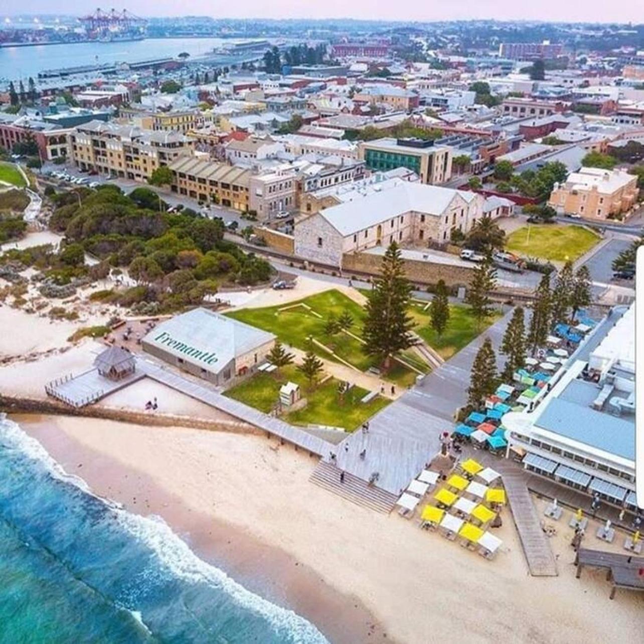 West End Warehouse Historical Opposite Beach Fremantle Exterior photo